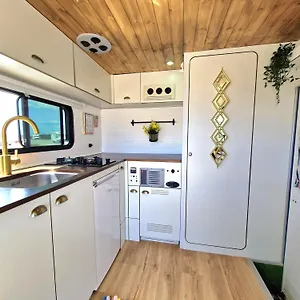 Camper Estatico Solo Para Alojar En El Frente Del Mar Campeggio
